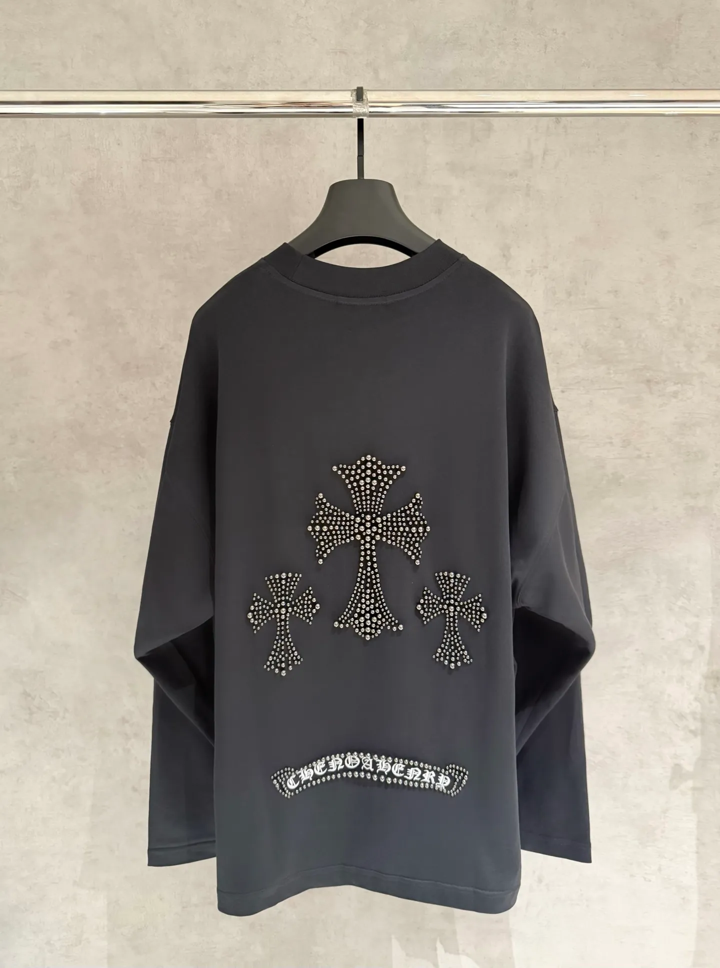 🅿️350 [Strict quality control] CH Croixin's new long-sleeved sweatshirt T-shirt. Heavy 420g double yarn fabric. Beaded on the front. Wash the whole garment twice. Frayed and torn on all four sides. Heavy fabric. The neckline is made of icy Salona. Loose fit. Deep, wide and stylish. No deformation or shrinkage. Color: 3 colors, black, white and gray. Size: M-2xl